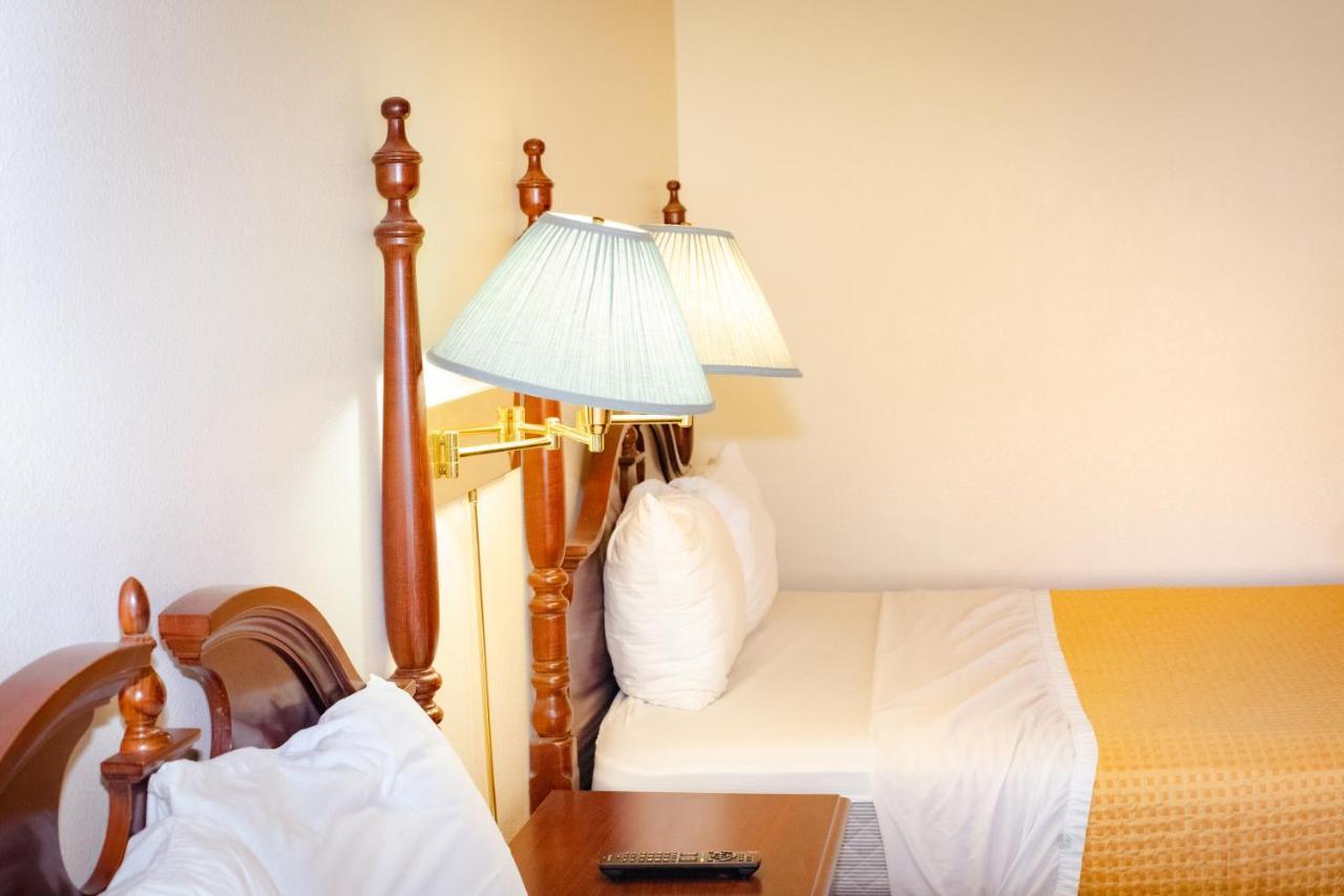 Cozy House Inn & Suites By Marifah Williamsburg エクステリア 写真